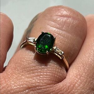 9ct gold diopside trilogy stone ring